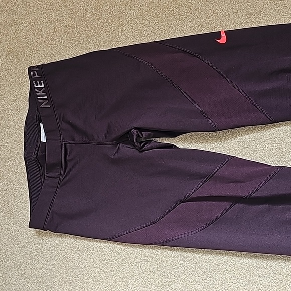 Nike Pro Women's Purple leggings with foot stirrups - Picture 1 of 10